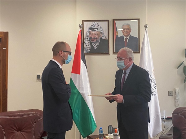 الوزير د. المالكي يتسلم أوراق اعتماد رئيس مكتب تمثيل جمهورية ليتوانيا في فلسطين