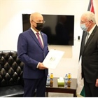 الوزير د. المالكي يتسلم نسخة من أوراق اعتماد سفير العراق المفوض فوق العادة والمعتمد وغير المقيم لدى فلسطين