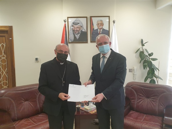 الوزير د. المالكي يودع القاصد الرسولي لدى دولة فلسطين بمناسبة انتهاء مهامه