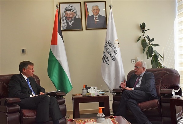 المالكي يطلع القنصل العام البريطاني عل آخر المستجدات على الساحة الفلسطينية