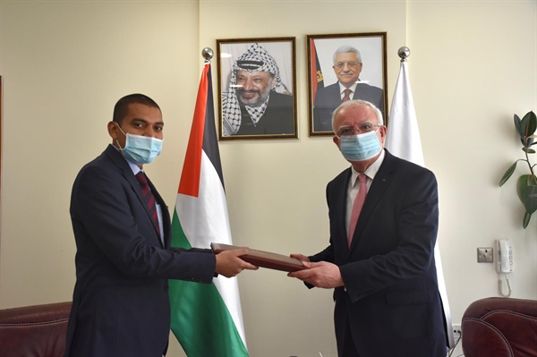 الوزير د. المالكي يتسلم نسخة من أوراق اعتماد ممثل جمهورية الهند لدى فلسطين