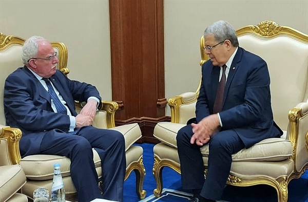 الوزير د. رياض المالكي يلتقي نظيره التونسي على هامش أعمال الاجتماع التشاوري لوزراء الخارجية العرب