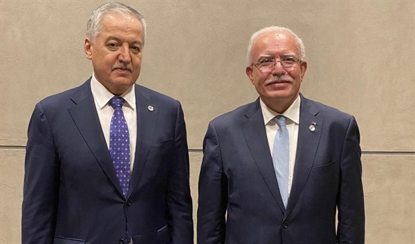 الوزير المالكي يلتقي نظيره الطاجيكي