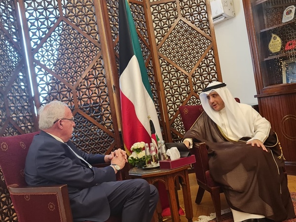 المالكي يلتقي نظيره الكويتي