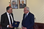المالكي يسلم أوراق الموافقة على اعتماد القنصل الفخري لماليزيا لدى فلسطين
