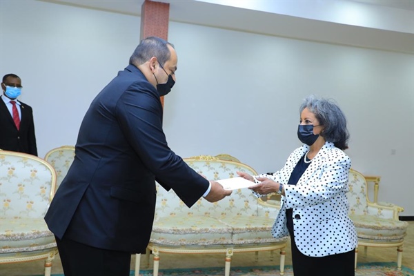 الرئيسة الأثيوبية سهلي ورق زودي تتسلم اوراق اعتماد السفير فارس القب سفيراً لدولة فلسطين  لدى جمهورية أثيوبيا الإتحادية.