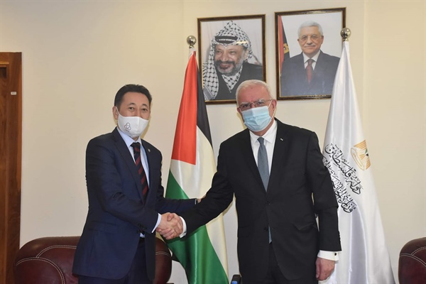 الوزير د. المالكي يلتقي المدير التنفيذي لمؤتمر التفاعل وبناء إجراءات الثقة في آسيا