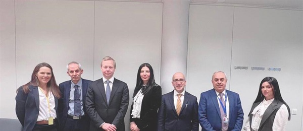 وكيل وزارة الخارجية والمغتربين تطلع مبعوث الاتحاد الأوروبي لعملية السلام على آخر التطورات