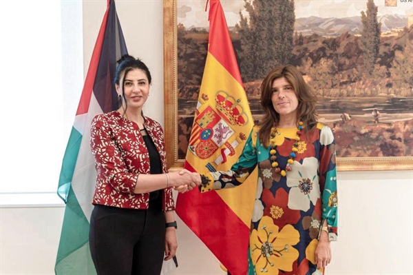 الوكيل جادو شكعة تطلع نظيرتها الاسبانية على المستجدات السياسية الفلسطينية