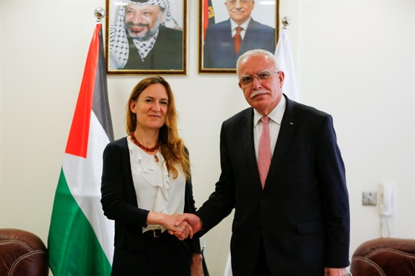 المالكي يلتقي مديرة دائرة الشرق الأوسط في وزارة الخارجية الفرنسية السفيرة آن جيجون.