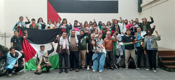 عرض الفيلم الوثائقي " بالدم نكتب لفلسطين" في الأرجنتين نصرة للأسرى