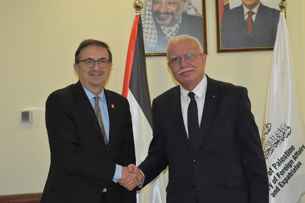 الوزير المالكي يستقبل المبعوث السويسري للشرق الأوسط وشمال افريقيا