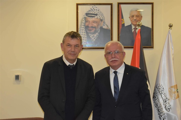 الوزير المالكي يلتقي المفوض العام للأونروا