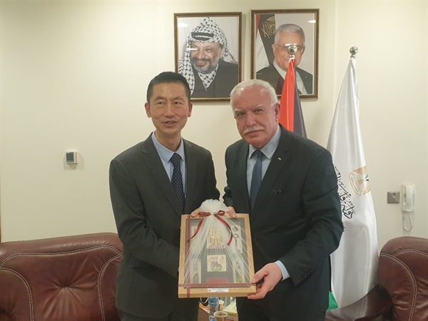 الوزير د.المالكي يودع السفير الصيني لمناسبة انتهاء مهامه الرسمية لدى دولة فلسطين