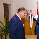 الرئيس البلغاري يقلد سفير فلسطين احمد المذبوح وساما رفيع المستوى