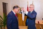 الرئيس البلغاري يقلد سفير فلسطين احمد المذبوح وساما رفيع المستوى