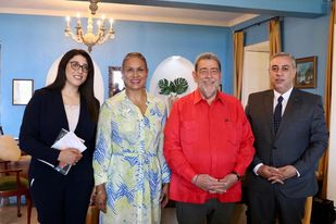 مع تنفيذ البرنامج الثالث للوكالة الفلسطينية للتعاون الدولي في بلاده، رئيس وزراء سانت فنسنت والغرانادينز : "نحن مع فلسطين في كل الاحوال"