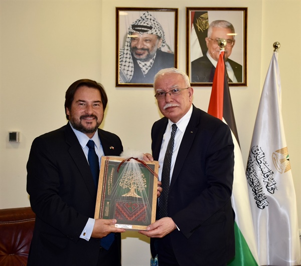 المالكي يودع السفير التشيلي لدى دولة فلسطين