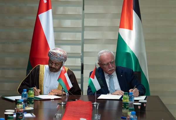 الوزير د.المالكي ونظيره العماني يوقعان اتفاقية انشاء لجنة للتشاور والتعاون الثنائي بين حكومتي البلدين