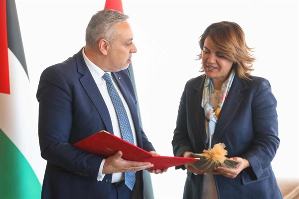 السفير الزهيري يسلم وزيرة خارجية ليبيا رسالة خطية من نظيرها  الفلسطيني تتعلق بتعزيز التعاون بين البلدين