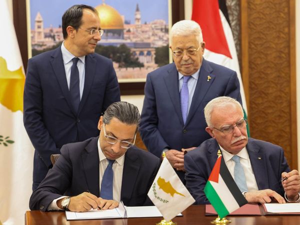الوزير د.المالكي ونظيره القبرصي يوقعان اتفاقية تعاون بين البلدين