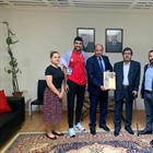 ضمن تصفيات بطولة العالم لألعاب القوى..سفارة دولة فلسطين لدى المجر تكرم رئيس الاتحاد الفلسطيني لألعاب القوى والعداء دويدار