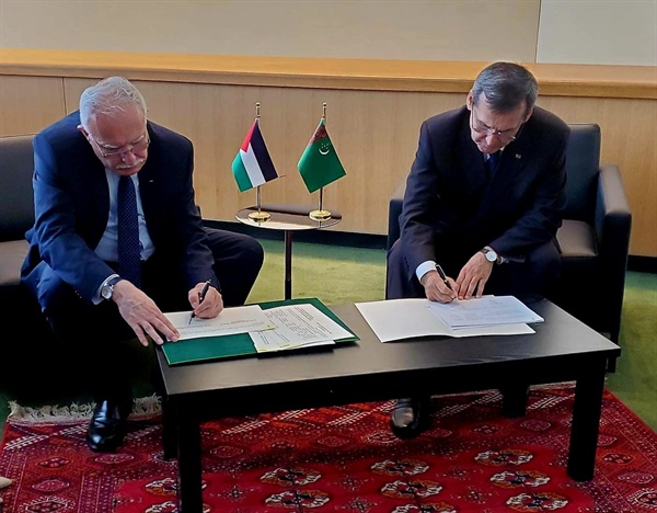 Foreign ministers of Palestine and Turkmenistan sign roadmap for joint cooperation