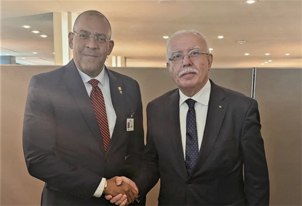 الوزير د. المالكي يلتقي وزير خارجية بربادوس ويثمن مواقف بلاده تجاه فلسطين