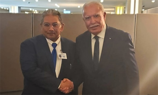 الوزير د. رياض المالكي يلتقي نظيره وزير خارجية بروناي داتو أريوان يوسف
